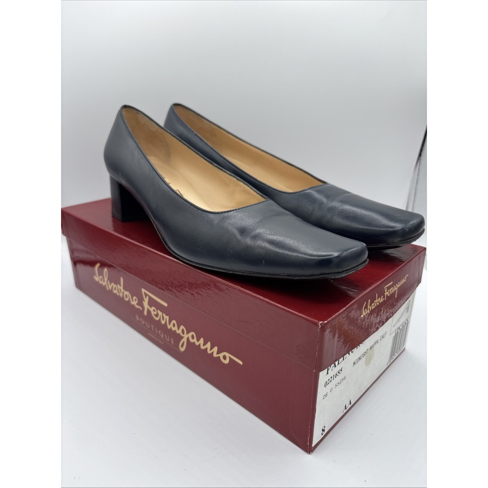 Salvatore Ferragamo Midnight‎ Napa Leather Kitten Pump Women's 8AA Made In Italy